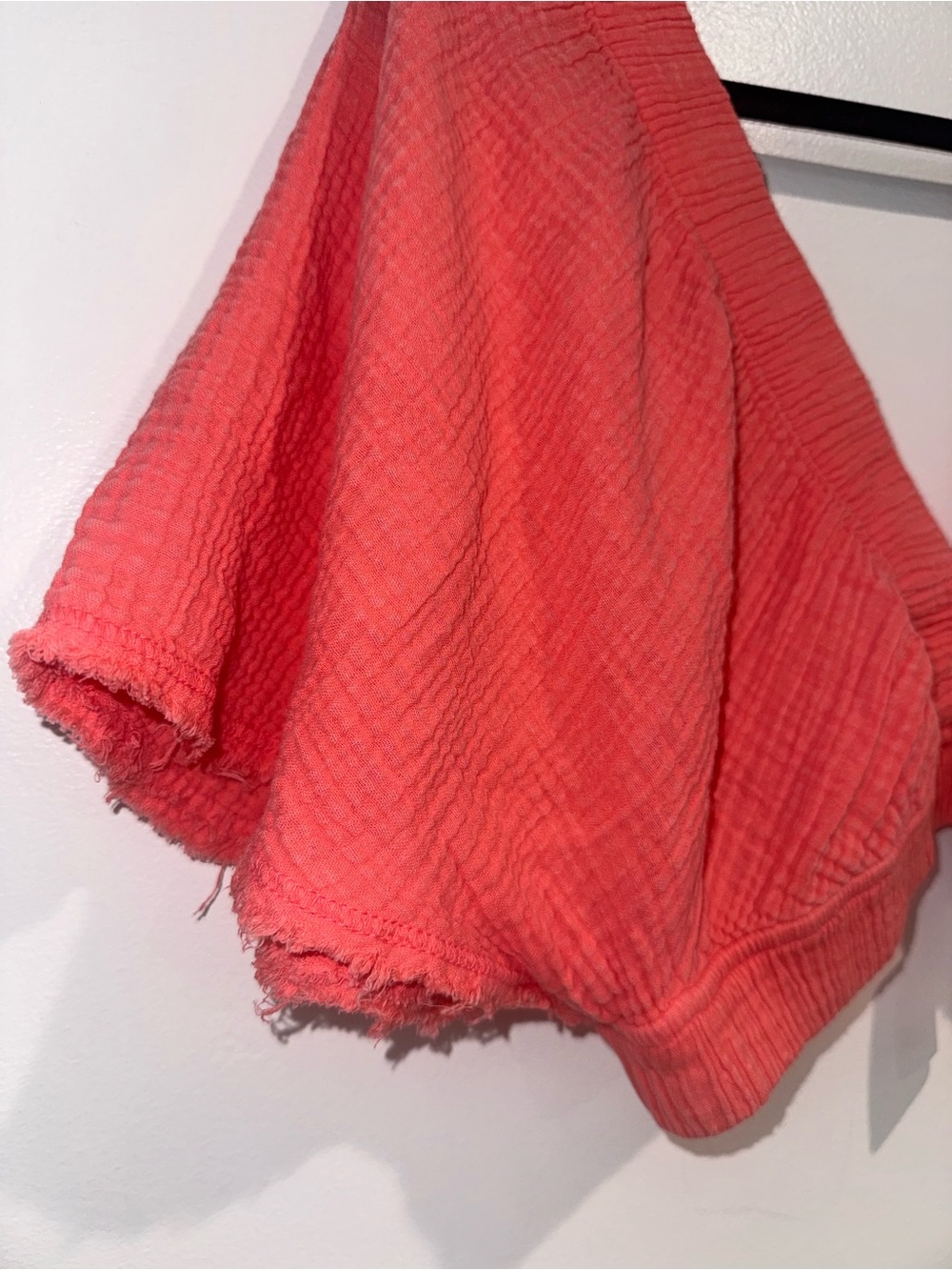 AERIE NWT Coral Gauzy pool-to-party flutter sleeve top haute coral size medium - Picture 5 of 7